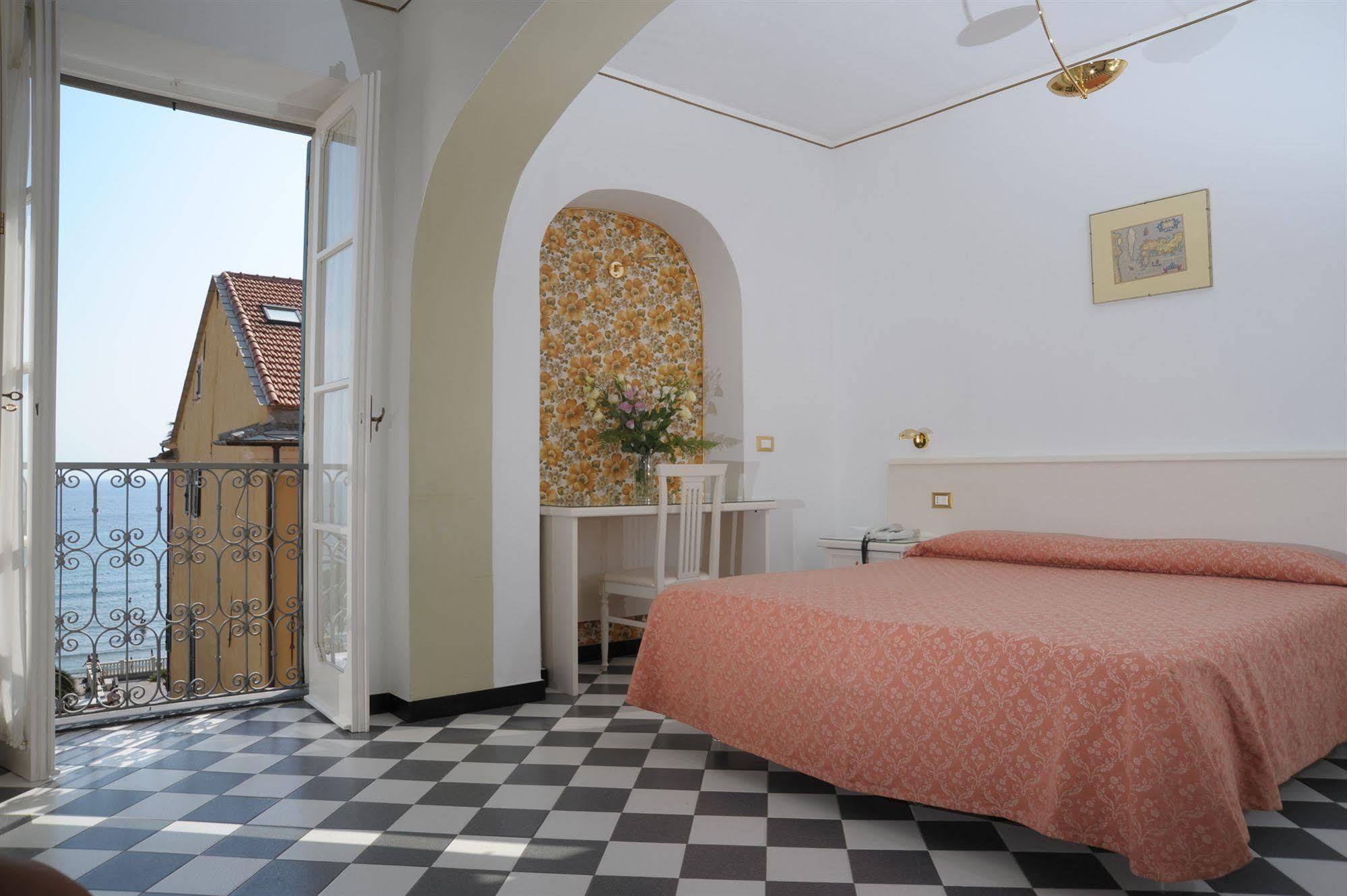 Hotel Splendid Mare Laigueglia Ngoại thất bức ảnh